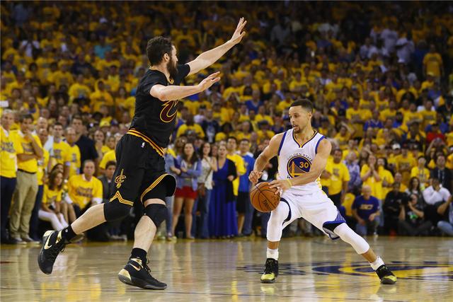 主场不敌南京 吉林男篮遭遇两连败季后赛前景堪忧主场不敌南京 吉林男篮遭遇两连败季后赛前景堪忧