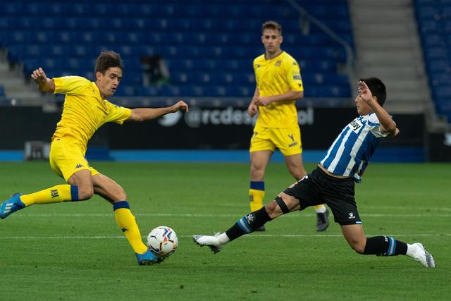 皮特森48分新疆取4连胜 林庭谦16分天津3连败